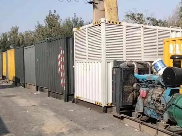 城北200KW柴油发电机机组每小时油耗是多少？